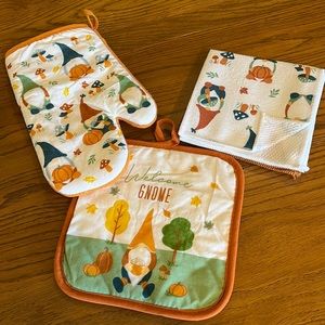 Autumn Gnome, set of Oven Mitt, Pot holder, and 2 Microfiber Dishcloths.